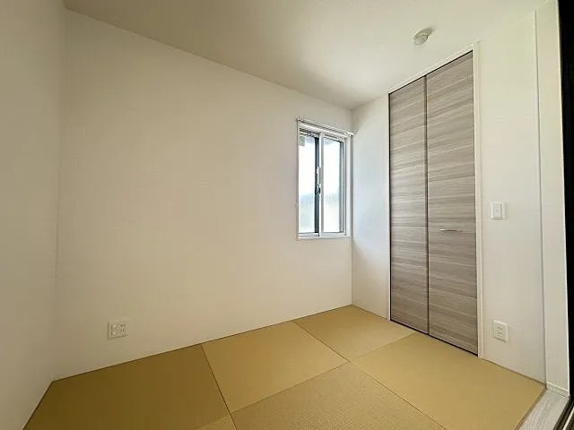 西宮市上甲子園４丁目のアパートの居間・リビング