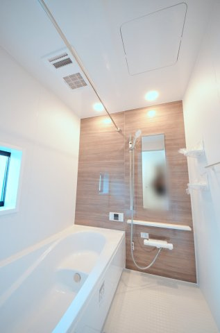 矢野西三丁目の浴室|１坪タイプの大きなバスルーム。足を伸ばしてゆっくり湯船につかることができます