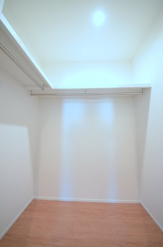 矢野西三丁目の収納|各居室に機能的なクローゼットを完備。タンスなどの大型家具を買い足す必要がないため、お部屋の面積を最大限に活かせます。