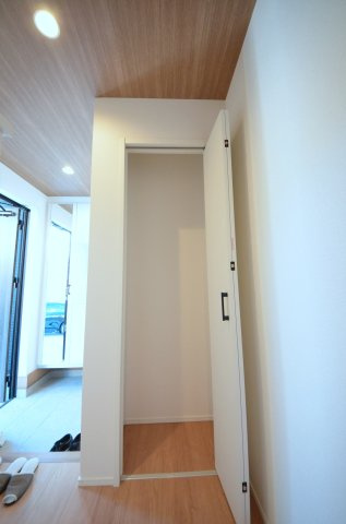 矢野西三丁目の収納|廊下にも収納スペースが有ります
