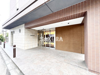 【エントランス】 | プランドール大船 | 重厚感のある建物デザイン♪