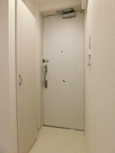調布市八雲台１丁目の賃貸マンションの玄関
