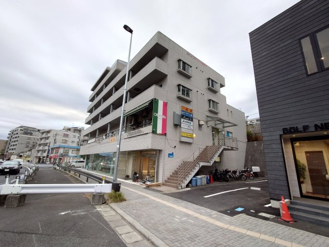 川崎市麻生区万福寺６丁目の賃貸マンションの外観