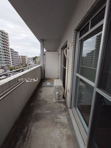 川崎市麻生区万福寺６丁目の賃貸マンションのバルコニー