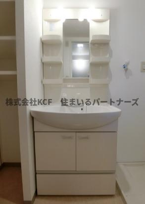エクセレント東町の洗面所|ゆったりとスペースのある洗面所