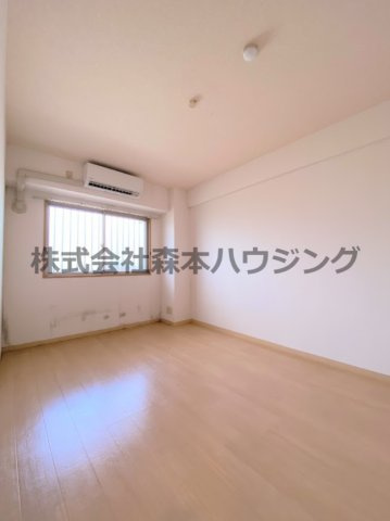 【洋室】 | 　ファムール忍ヶ丘 | 落ち着いた色調の洋室です