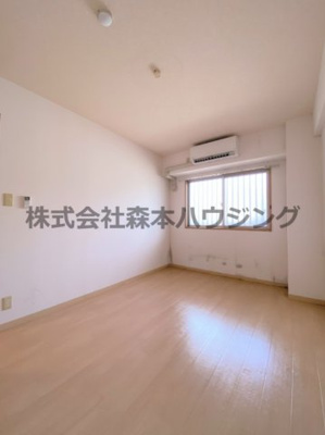 【洋室】 | 　ファムール忍ヶ丘 | 明るい洋室です