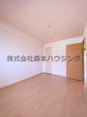 【洋室】 | 　ファムール忍ヶ丘 | 広々とした洋室です