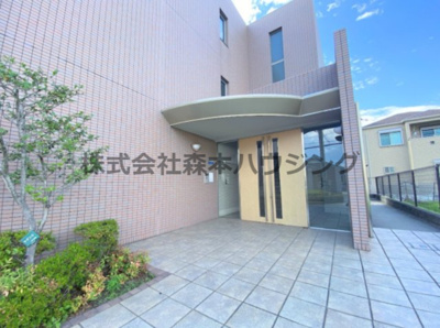 【エントランス】 | 　ファムール忍ヶ丘 | 毎日通るエントランスはこのようになっています
