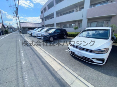 【駐車場】 | 　ファムール忍ヶ丘 | 駐車場完備です