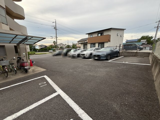 ピースフル久貴の駐車場