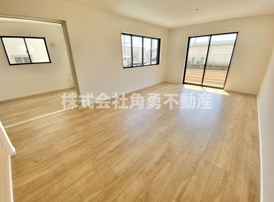 平塚市菫平4期　新築一戸建て　1号棟の内観：施工例|《施工例》リビング