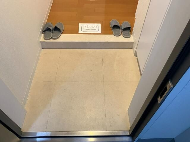ビーロット新御徒町レジデンスの玄関