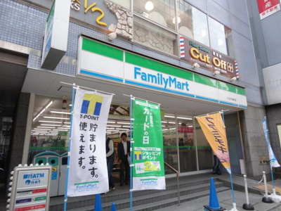 ファミリーマート 183m