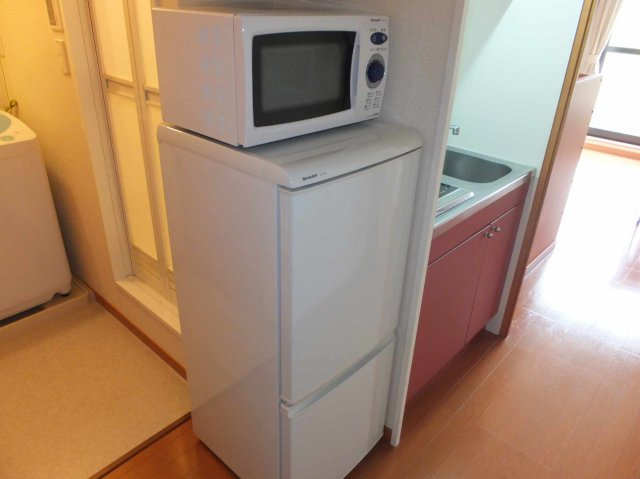 レオパレスエトワールのキッチン|家電は部屋によりメーカー等異なります。お問合せ下さい