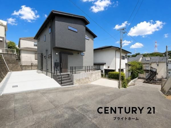 横浜市戸塚区上柏尾町の新築一戸建の前面道路含む現地写真|車通りが少ない為、小さなお子様にも安心です。
是非一度、現地へ起こしください。