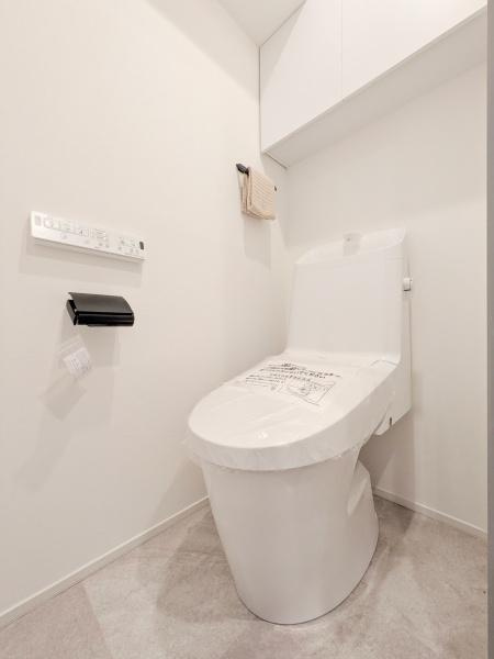 エスペランサ中山のトイレ|清潔感のある内装のすっきりとしたデザインのトイレです。
水周りが綺麗だと安心ですね。
