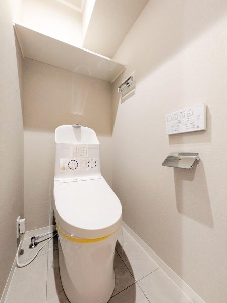 アルコープ金沢Ｂのトイレ|清潔感のある内装のすっきりとしたデザインのトイレです。
水周りが綺麗だと安心ですね。
