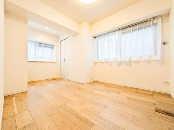 サニークレスト湘南八景５の洋室|二面採光の明るく、落ち着きのある洋室！
休日はこちらでおくつろぎ下さい♪
