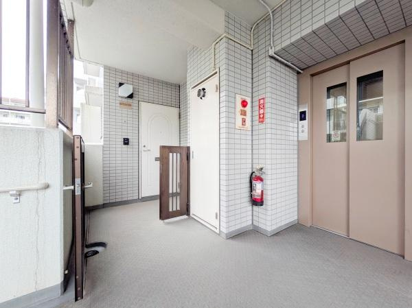 サニークレスト湘南八景５のエントランス|広い玄関ポーチ！