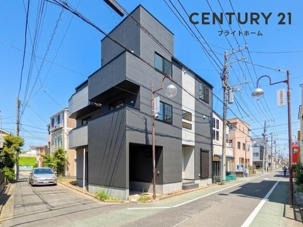 横浜市南区永田北２丁目の新築一戸建の外観：施工例|同じ施工会社が建築した施工例です。
同仕様物件のご案内もさせていただきます。
※外壁・屋根・玄関等の色合いや形状は違います。