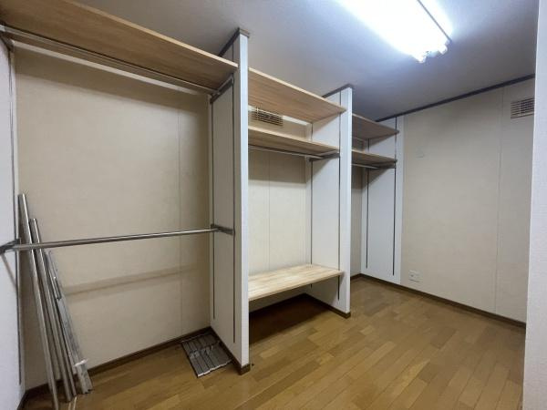 【洋室】 | 一人ひとりの大切なプライベート空間。
ゆとりある広さで、一人の時間をゆったりと過ごせる安らぐお部屋になるはずです♪
