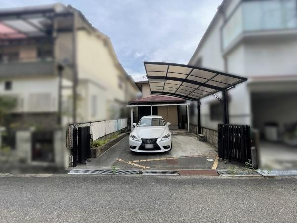 【駐車場】 | お車の出し入れも楽々ですね♪
お車2台(車種制限有)駐車可能です！