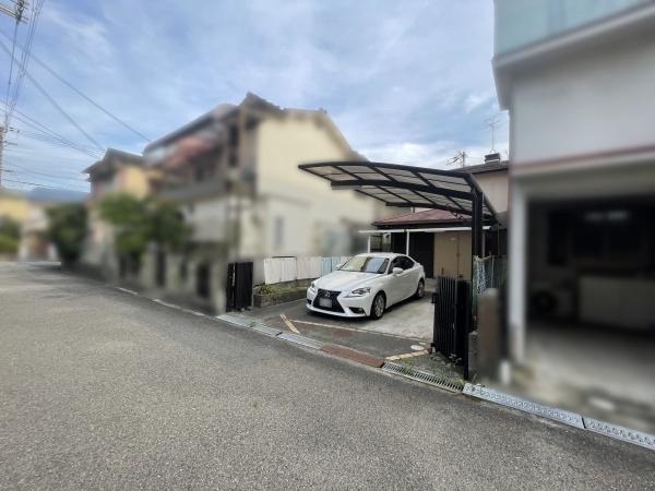 【前面道路含む現地写真】 | 周辺には、コンビニやスーパーなどの生活に便利な施設が揃っております♪