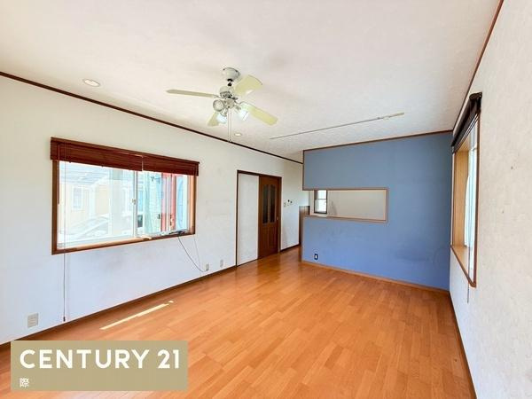 和歌山市上三毛　中古戸建の居間・リビング