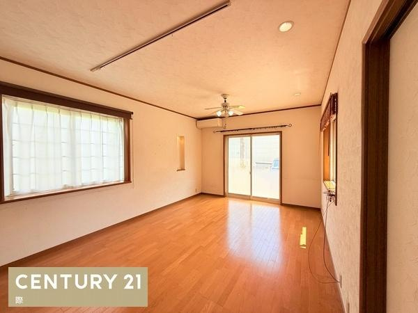 和歌山市上三毛　中古戸建の居間・リビング