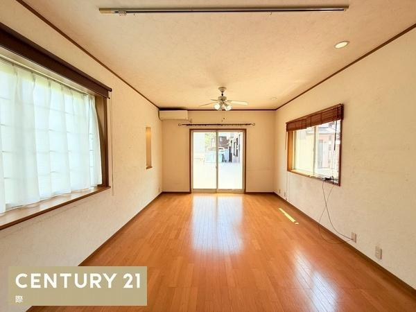 和歌山市上三毛　中古戸建の居間・リビング