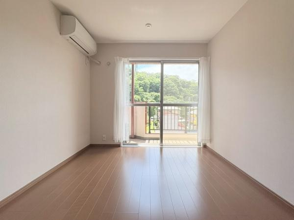 ライオンズマンション上星川の子供部屋|子供部屋5.5帖！バルコニーに面していて日中は明るく通風良好です！お子様部屋やお仕事部屋としてお使いいただけます！