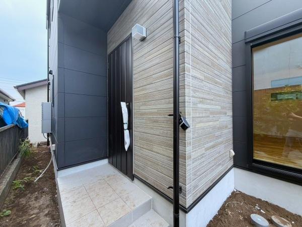横浜市瀬谷区南台２丁目の新築一戸建の玄関