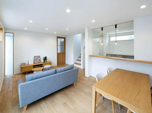 横浜市泉区和泉町の新築一戸建の居間・リビング