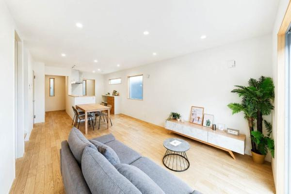 横浜市泉区和泉町の新築一戸建の居間・リビング