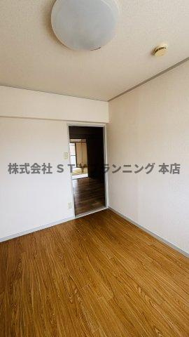 仲介手数料0円！エレガンス柴の洋室