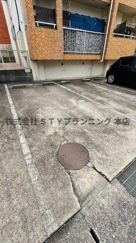仲介手数料0円！エレガンス柴の駐車場
