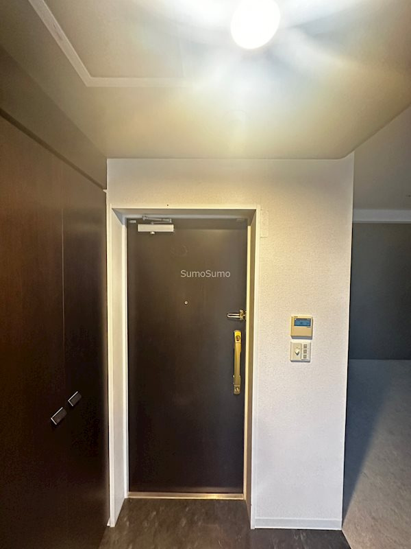 アーバンフラッツ瓦町の玄関
