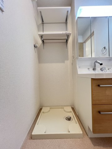 プルミエール　吉浜Ⅰの洗面所|洗濯機置き場