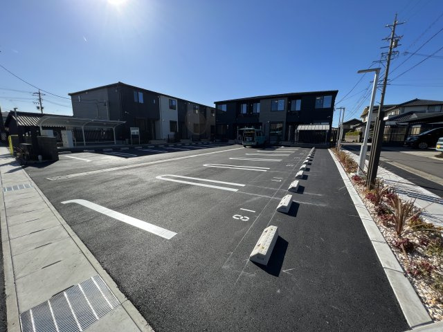 プルミエール　吉浜Ⅰの駐車場