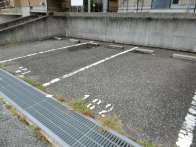 たのし荘の駐車場