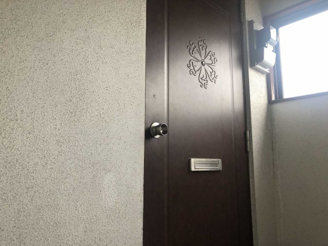 連尺通2丁目貸店舗の玄関