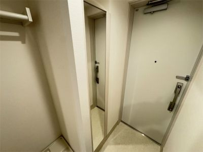 リブリメルシャン夏見の玄関