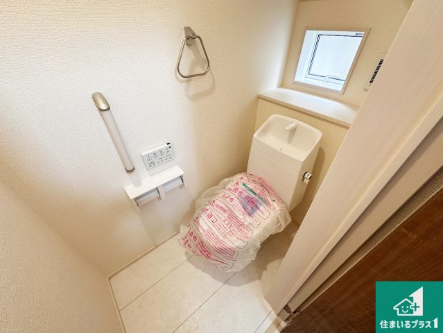 明石市魚住町中尾　新築一戸建てのトイレ|1・2階の2ヶ所にあるので、朝の忙しい時間の順番待ちもなく、深夜の利用にも大変便利です。