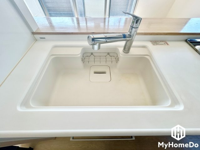 ローレルコート志賀本通のキッチン|ワークトップとの継ぎ目がない一体型デザインのキッチンシンクです。汚れや水垢がたまりにくく、日々のお掃除はサッと拭くだけで完了。