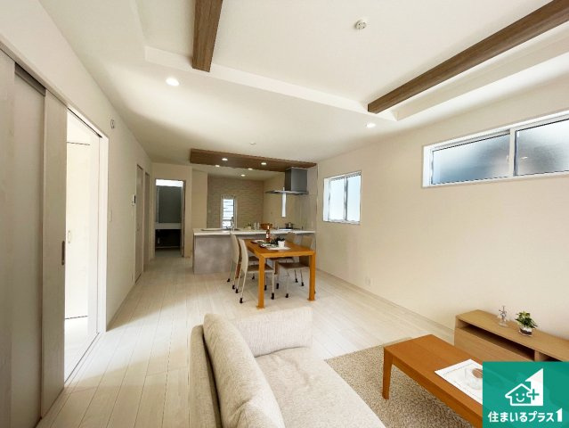 明石市魚住町中尾　第2期　新築一戸建ての居間・リビング|子供を見守りながらお料理が出来るため家族のコミュニケーションか増えます♪スペースが広く確保されている為お子様が大きくなったときは一緒に料理を楽しめます♪