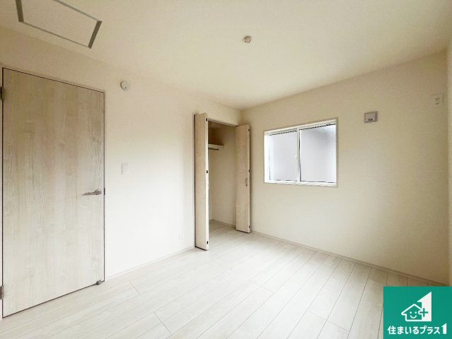 明石市魚住町中尾　第2期　新築一戸建ての洋室|収納スペースが充実しているので子供の成長に合わせてたくさん収納ができます！家族構成に合わせた様々な活用ができる収納！