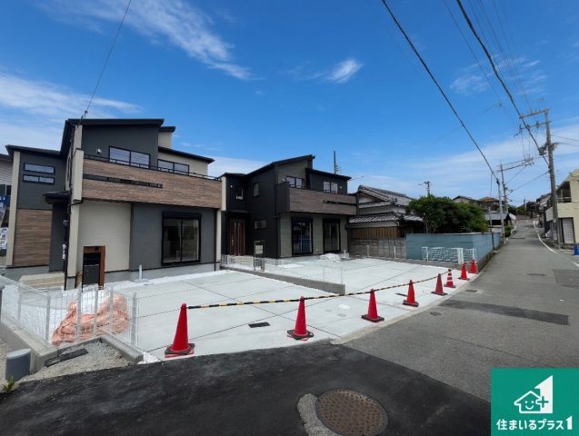 明石市魚住町中尾　第2期　新築一戸建ての前面道路含む現地写真|周辺は閑静な住宅街！前面道路広々で車の出し入れも便利です。駐車が苦手な方でも安心して車庫入れできます！