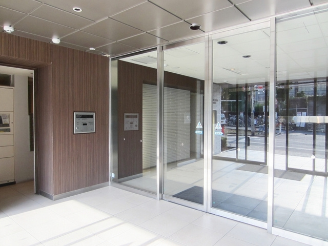 ライオンズ東十条ステーションプラザのエントランス|オートロック完備で安心です。