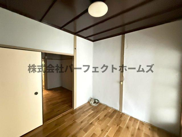 ツーイー寝屋川平屋の洋室|明るい洋室です